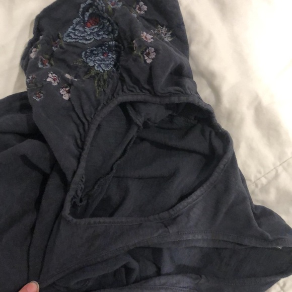 AMERICAN EAGLE Cold Shoulder Top - Picture 4 of 4